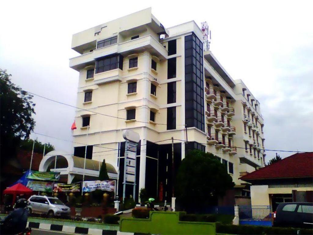 Pia Hotel Pangkalpinang Pangkalan Baru Eksteriør billede